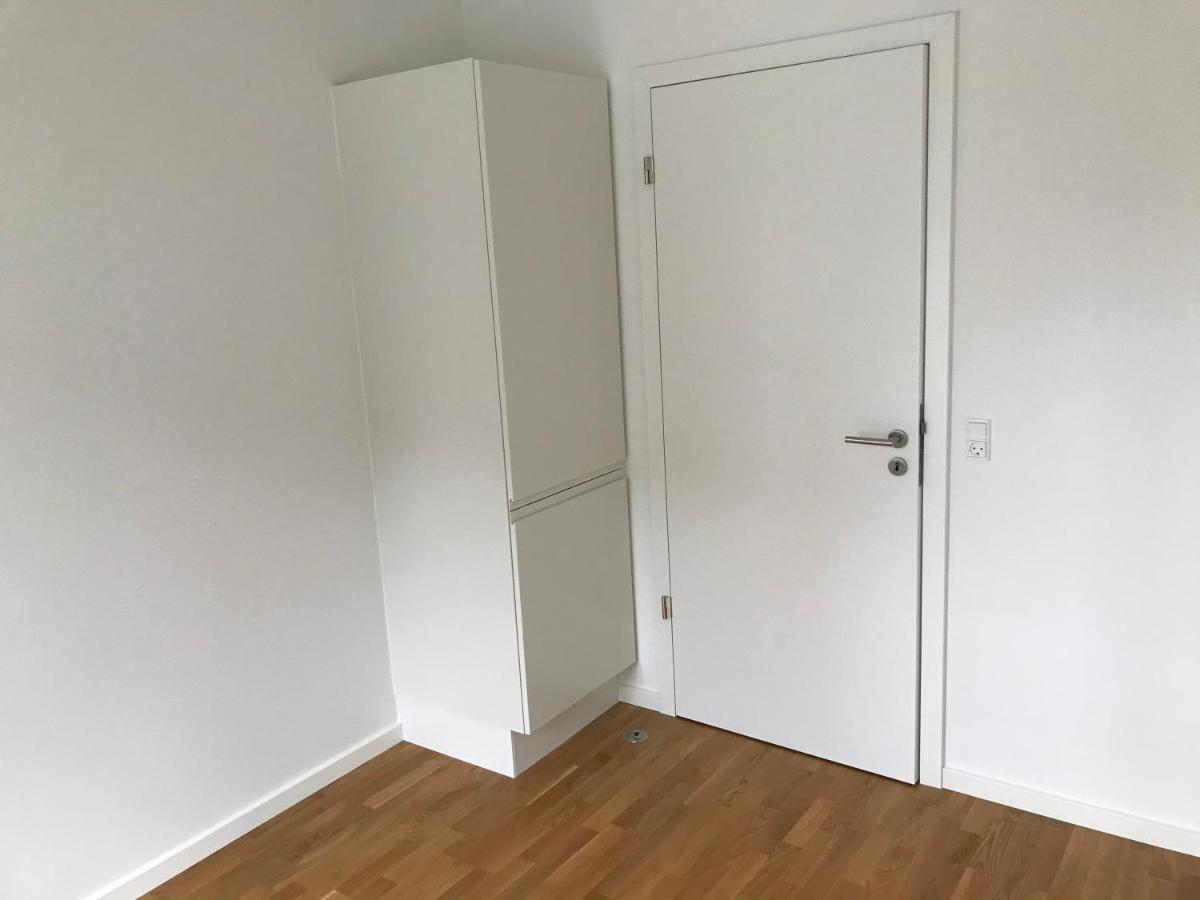 Single In Shared With Single Bed * København